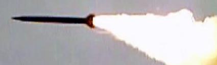 Kolorowe zdjęcie lecącej rakiety