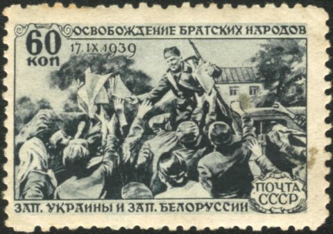„«Oswobożdienije» bratnich narodów Zachodniej Białorusi i Zachodniej Ukrainy” we wrześniu 1939 roku poczta Związku Sowieckiego uczciła serią pięciu znaczków pocztowych (o nominałach 10, 30, 50 i 60 kopiejek oraz 1 rubel) – tu znaczek o cenie 60 kopiejek… Archiwum Autora