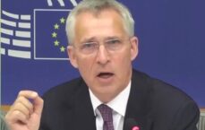 Stoltenberg ostro krytykuje zachodnich ekspertów