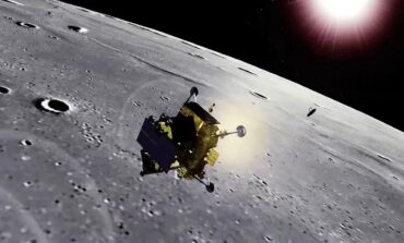 Uderzenie rosyjskiej sondy w powierzchnię Księżyca utworzyło krater