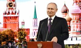 Putin niczym dyrygent na obchodach Dnia Moskwy