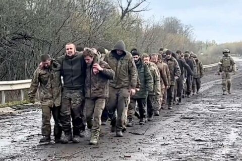 Ukraińscy jeńcy wojenni podczas wymiany, 16 kwietnia 2023 r. Fot. Sztab Generalny Sił Zbrojnych Ukrainy