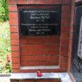 Płyta pamiątkowa arcybiskupa wileńskiego Mečislovasa Reinysa na Cmentarzu Księcia Włodzimierza we Włodzimierzu nad Klaźmą Fot. themoscowtimes.com
