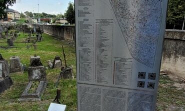 Nowe tablice informacyjne na Cmentarzu Stara Rossa – wielki sukces społecznych opiekunów zabytkowej nekropolii