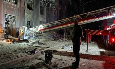 Rosja „uderza” rakietami w Dniepr i Zaporoże: są zabici i ranni (FOTO)