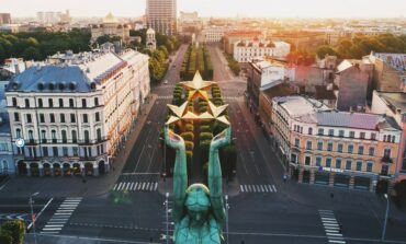 Łotwa wyrzuca tysiące Rosjan