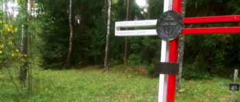 krzyż upamiętniający zamordowanych w białoruskich katowniach NKWD polskich oficerów, których nazwiska mogą figurować na tzw. „Białoruskiej Liście Katyńskiej”,