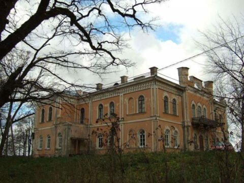 Neogotycki pałac Jeleńskich w GlinciszkachFot. Wikipedia – domena publiczna 