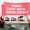 Propagandowy wiec z okazji rocznicy rewolucji październikowej w Grodnie