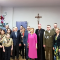 Uczestnicy uroczystości otwarcia Polskiego Ośrodka im. św. Jana Pawła II w Rydze, 19 grudnia 2023 r. Fot. Facebook.com/ambplryga