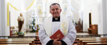 Ksiądz Henryk Akałatowicz z parafii w Wołożynie