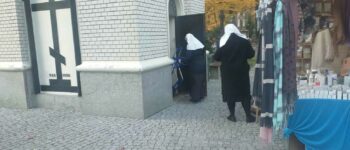 Białoruskie mniszki na cmentarzu prawosławnym w Warszawie