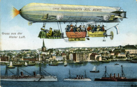 Żartobliwa niemiecka karta pocztowa z przełomu XIX i XX wieku o lotach Zeppelinem na trasie Friedrichshafen – Kilonia – Kłajpeda Zbiory Autora