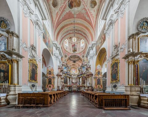 Wnętrze kościoła pw. Świętego Ducha w Wilnie Fot. Wikipedia – domena publiczna