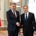 Premier Rumunii Marcel Ciolacu i sekretarz stanu USA Antony Blinken