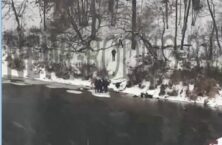 Niebezpieczne zabawy na cienkim lodzie Niemna (WIDEO) Niebezpieczne zabawy na cienkim lodzie Niemna (WIDEO)