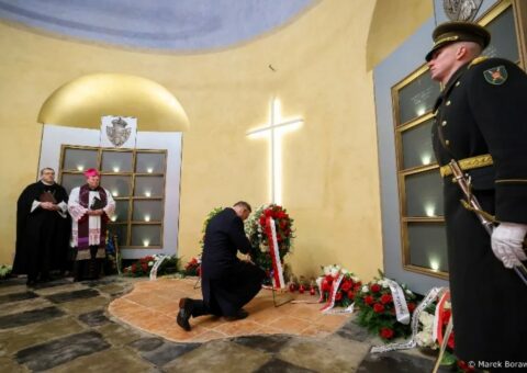 Prezydent RP Andrzej Duda składa wieniec w Kaplicy Powstania Styczniowego, Wilno, Rossa, 21 stycznia 2024 r. Fot. Marek Borawski/KPRP