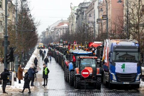 Protest rolników: W centrum Wilna gromadzą się rolnicy na traktorach Fot. BNS