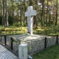 Pomnik w Koniuchach odsłonięty w maju 2004 roku Fot. Wikipedia – domena publiczna