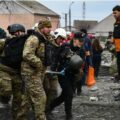 Ewakuacja ludności cywilnej po ataku rakietowym w Zaporożu. Foto: t.me/UA_National_Police