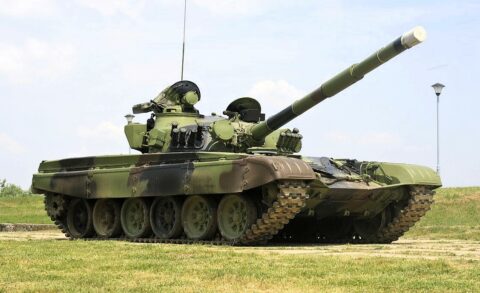Zmodernizowany czołg podstawowy II generacji M-84 jugosłowiańskiej produkcji Fot. Wikipedia – domena publiczna