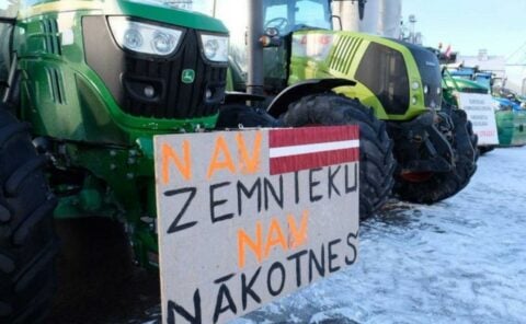 Rolnicy w poniedziałek 5 lutego w ramach protestu wyjechali na łotewskie ulice traktorami Fot. Twitter/Delfi