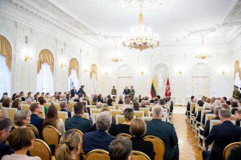 Prezydent Litwy Gitanas Nausėda z okazji Dnia Odrodzenia Państwa Litewskiego, odznaczył osoby zasłużone dla Litwy i promowania kraju Fot. KPRL/Robertas Dačkus/zw.lt