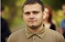 Kleryk i katecheta z katedry w Mińsku przed sądem. Publicznie modlił sie o pokój na Białorusi