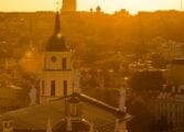 Premier nagle powołuje grupę negocjacyjną: Resort „oddany” skrajnej prawicy!