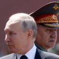 Władimir Putin i minister obrony Rosji Siergiej Szojgu. Zdjęcie ilustracyjne