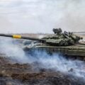 Ukraiński czołg w natarciu