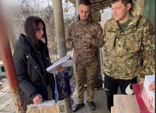 Dzieci ze szkółki niedzielnej w Grodnie piszą listy do rosyjskich żołnierzy