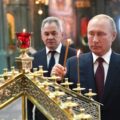 Putin i Szojgu w cerkwi