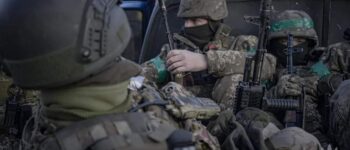 Politico: Setki tysięcy Ukraińców w wieku poborowym uciekło z kraju. Fatalne morale żołnierzy