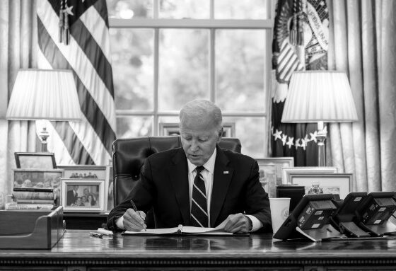 Zełenski rozczarowany decyzją Bidena: Putin dostanie „owacje na stojąco”