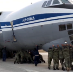 Ił-76 nie może wystartować? To my go na pych… (WIDEO)