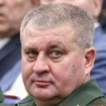 Szef Głównego Zarządu Łączności Sił Zbrojnych Rosji Wadim Szamarin (z prawej). Zdjęcie: Artem Geodakyan/TASS