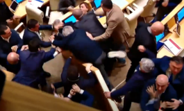 W parlamencie Gruzji mordobicie z elementami wrestlingu (WIDEO)