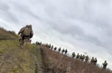 Tylu ukraińskich żołnierzy zginęło od początku wojny. Zełenski podał konkretne dane
