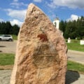 Pomnik powieści Sergiusza Piaseckiego "Kochanek Wielkiej Niedźwiedzicy" w Rakowie