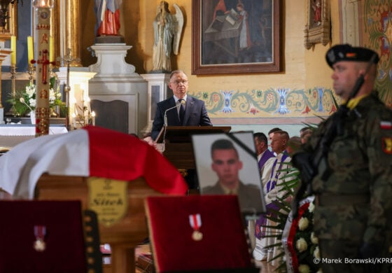 Tak koledzy z całej Polski żegnali bohatera, śp. Mateusza Sitka. Słowa matki ściskają za serce (WIDEO)