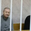 Aleksander Jaroszuk (z lewej) w sądzie. Fot: BELTA