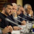 Prezydent Wołodymyr Zełenski podczas spotkania z ministrami spraw zagranicznych UE w Kijowie