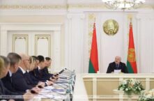 Krok w lewo i pod ścianę! Łukaszenka ministrów trzyma krótko