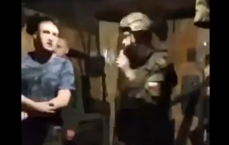 Pocisk wpada do ziemianki rosyjskich żołnierzy – nagranie ze środka (WIDEO)