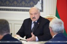 W co gra Łukaszenka: „Rzuciliśmy kotwicę” w Rosji i Chinach, ale…