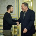 Prezydent Ukrainy Wołodymyr Zełenski i były sekretarza stanu USA Mike Pompeo.