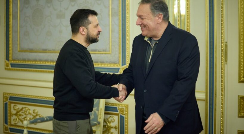 Prezydent Ukrainy Wołodymyr Zełenski i były sekretarza stanu USA Mike Pompeo.