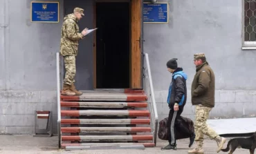 W ukraińskiej wojskowej komisji uzupełniającej mężczyzna odrąbał sobie palec toporem