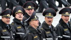 Sprężyna nienawiści! Coraz więcej mundurowych zbiera zęby na bruku